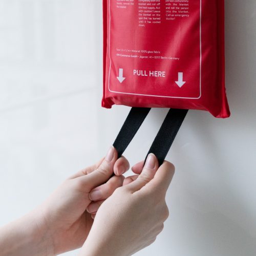 Set 2 paturi ignifuge Navaris, 1.2x1.2 m, montaj perete, reutilizabile, rosu/alb, sticla