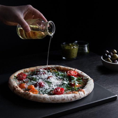 Set Piatra pizza smaltuita 30x38cm si lopata pizza din bambus, Navaris, Negru/Bej, 51246.01.02