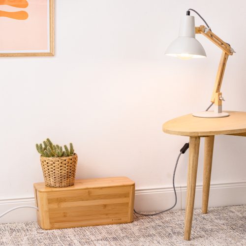 Cutie organizator cabluri XL Navaris, 39.4x16x16 cm, capac magnetic, management cabluri, maro, bambus