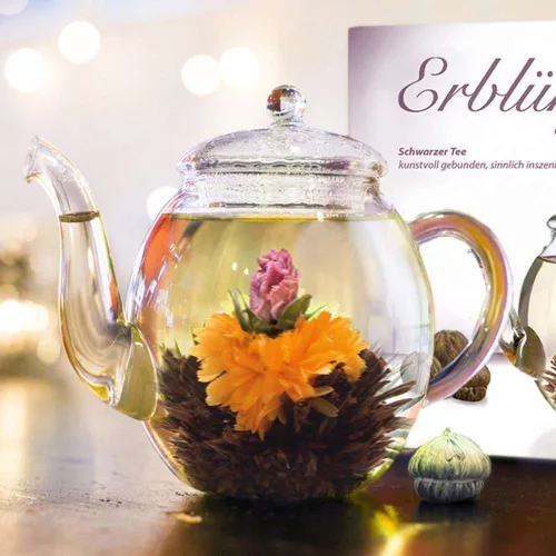 Set cadou ceai infloritor Creano, 6 sfere, ceai negru, cutie lemn in forma de inima, 3 combinatii florale